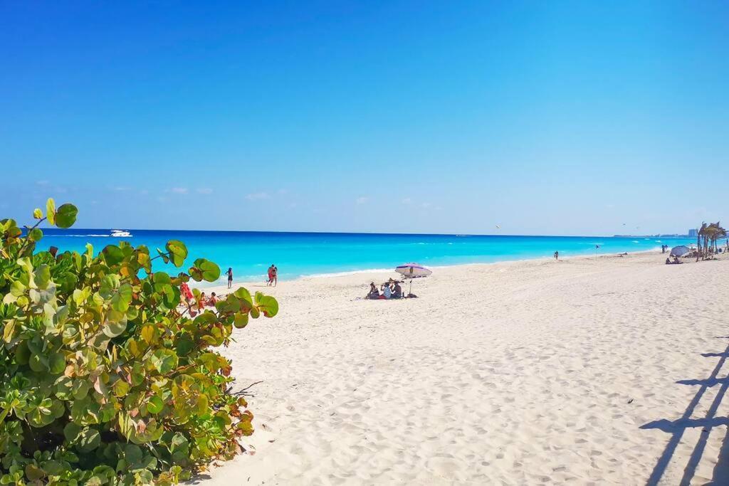 Villa Aurora Beautiful Beachfront Apartment Канкун Экстерьер фото