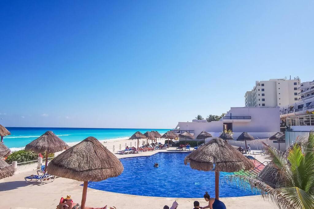 Villa Aurora Beautiful Beachfront Apartment Канкун Экстерьер фото